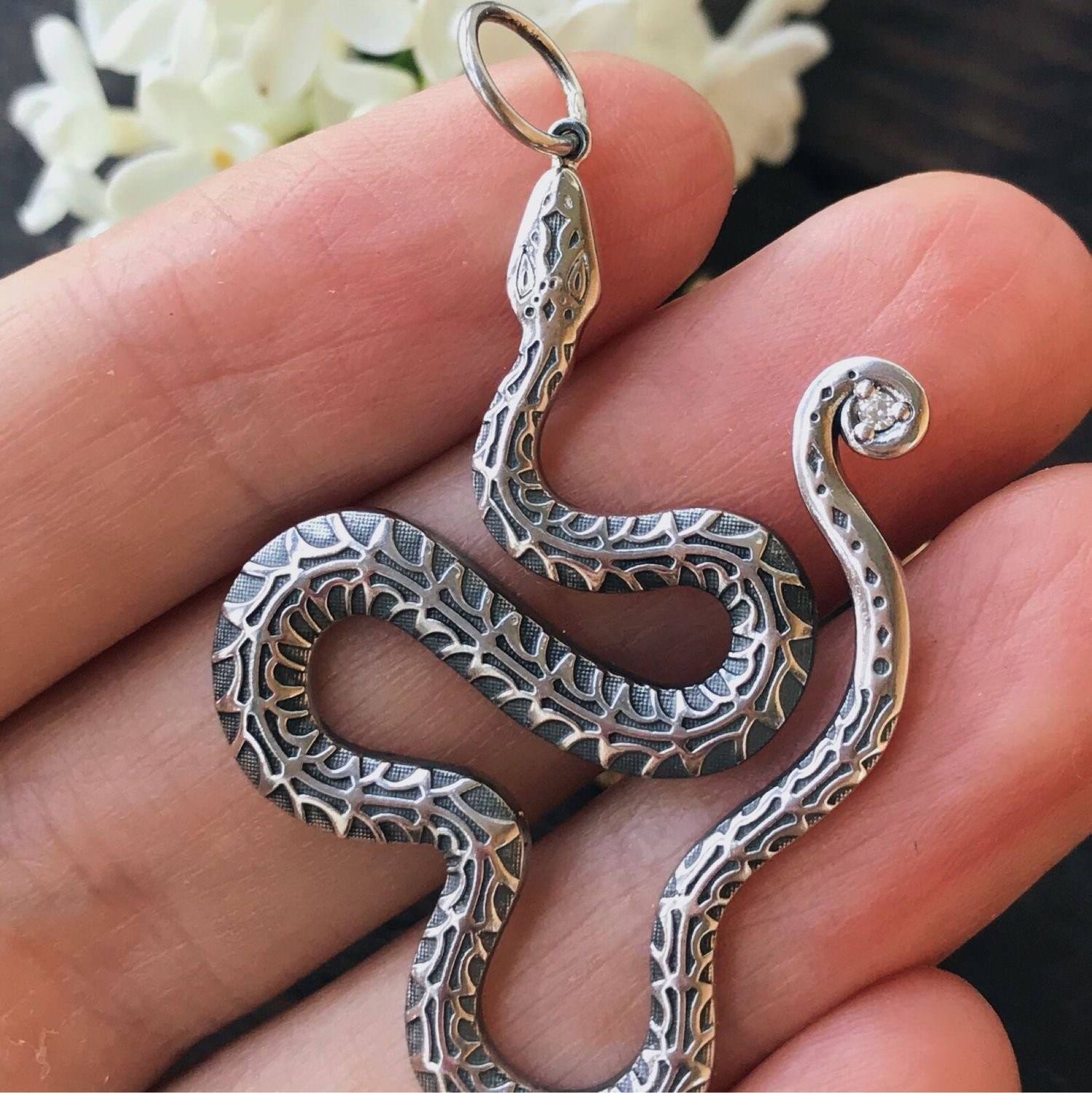 Серебряная змейка
