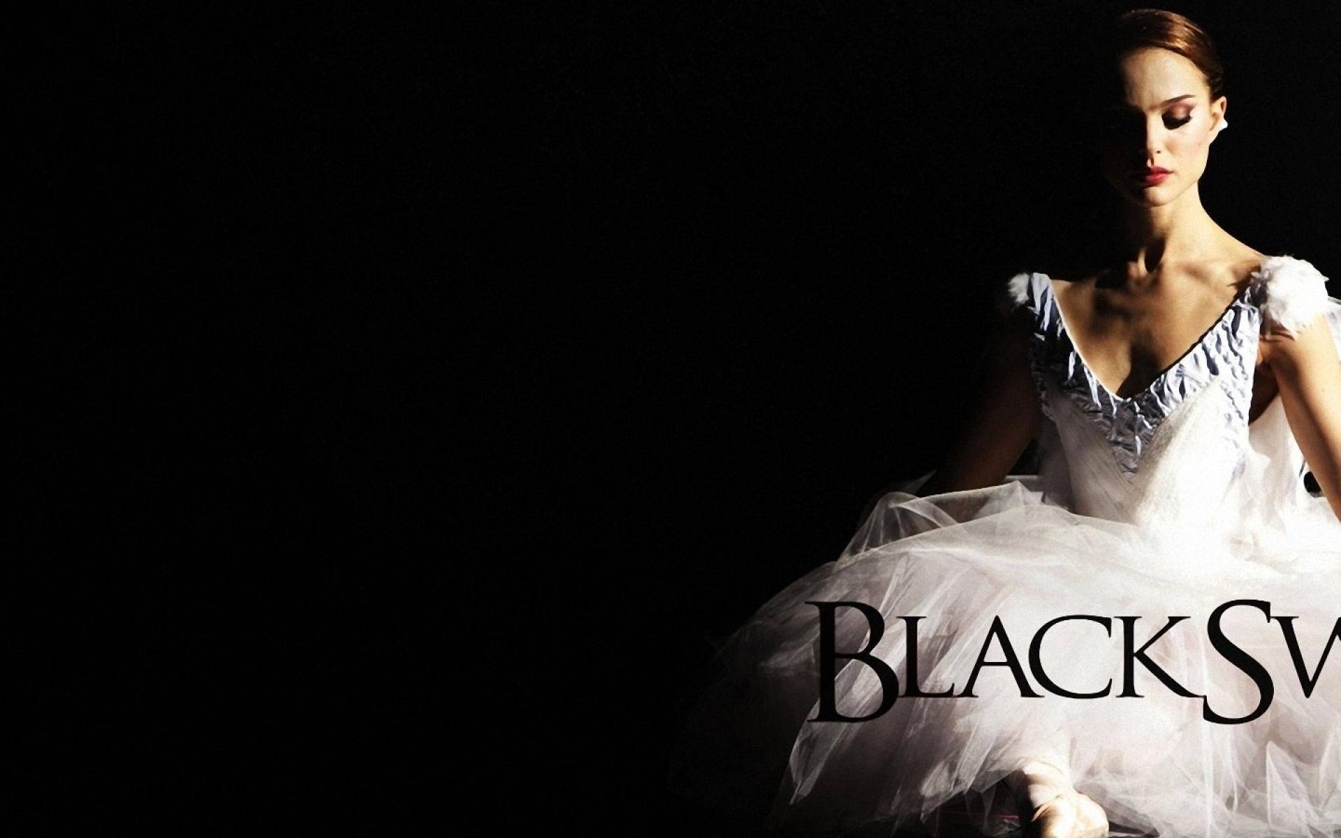 Черный лебедь хср билд. Чёрный лебедь Black Swan 2010. Натали Портман черный лебедь. Чёрный лебедь (2010) Постер.