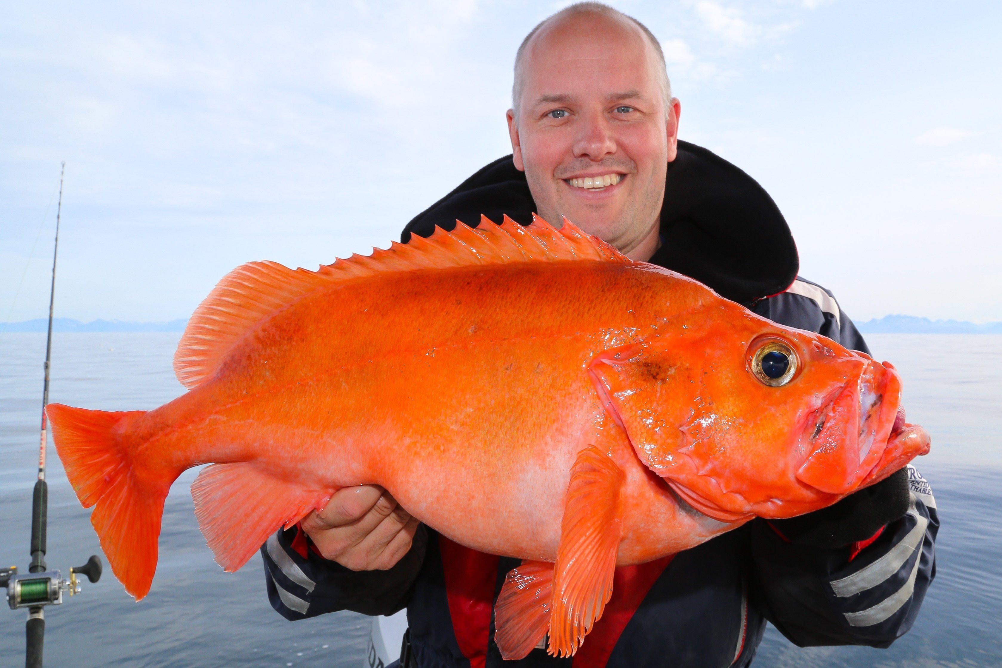 Рыбалка редких рыб. Рыба Маркус. Красный окунь фото. Большая красная рыба.